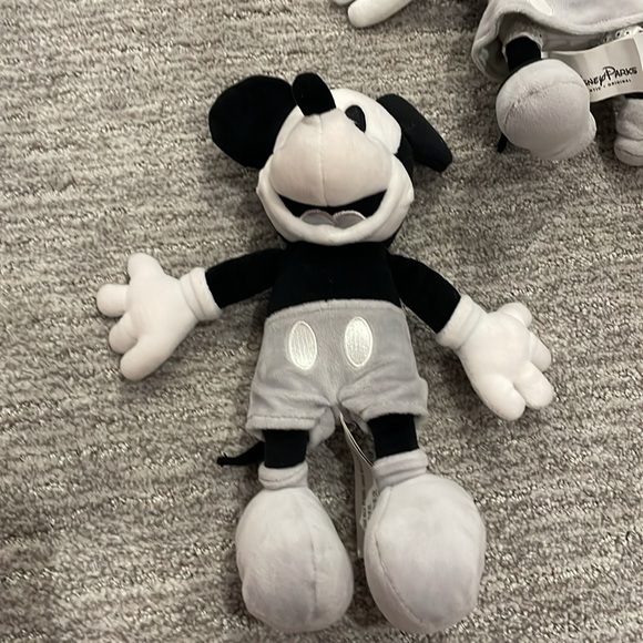 Disney and Star Wars small stuffies. Lot of 5 - Picture 5 of 9